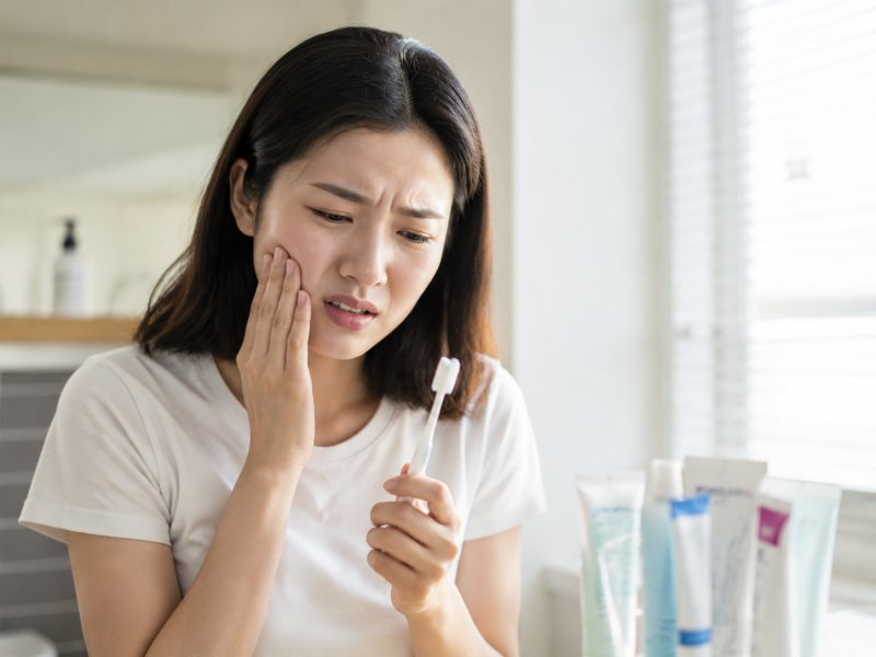 为什么换了好几支功效牙膏牙还是疼,是不是压根没找对牙敏感的原因?