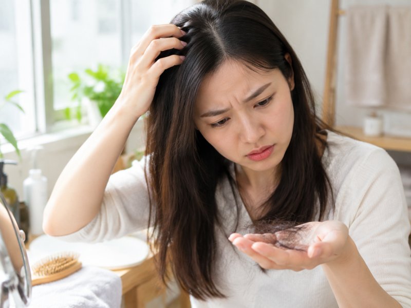 头皮痒还掉头发是什么原因?日常洗护步骤里最容易被忽略的细节