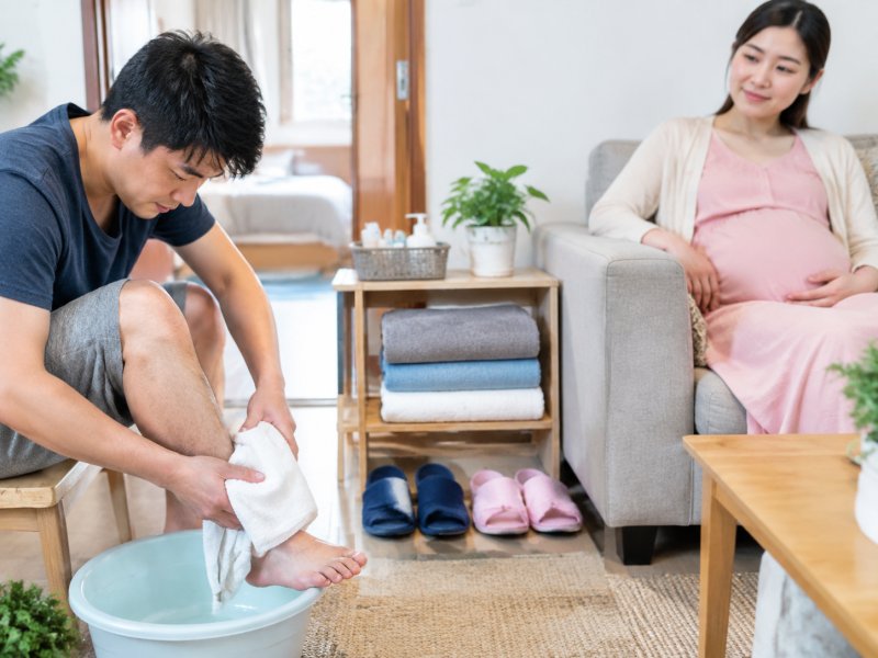 家里有孕妇,其他成员得了足癣怎么隔离,毛巾拖鞋要不要分开