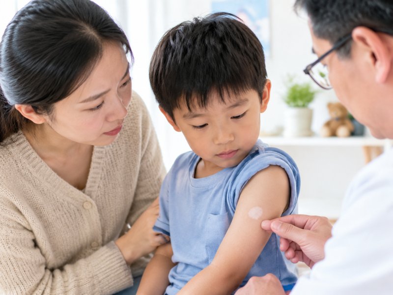 孩子身上发现淡白斑,怎么判断是不是白癜风?儿童起白斑更要注意什么