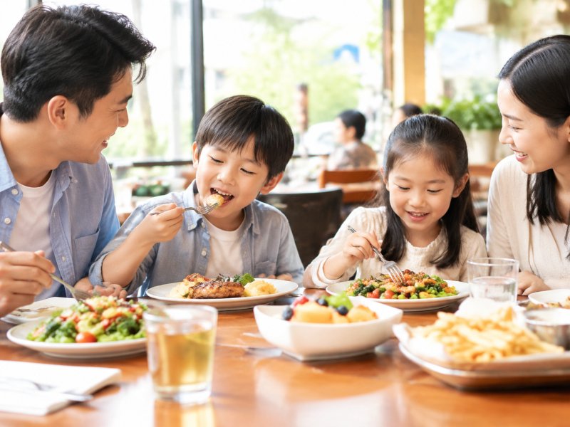 假日带娃外出就餐,儿童饮食安全该注意什么?