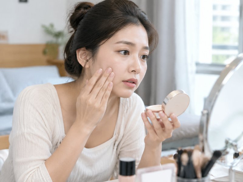 早上化妆下午就脱妆是什么原因?这些小习惯可能一直在作怪