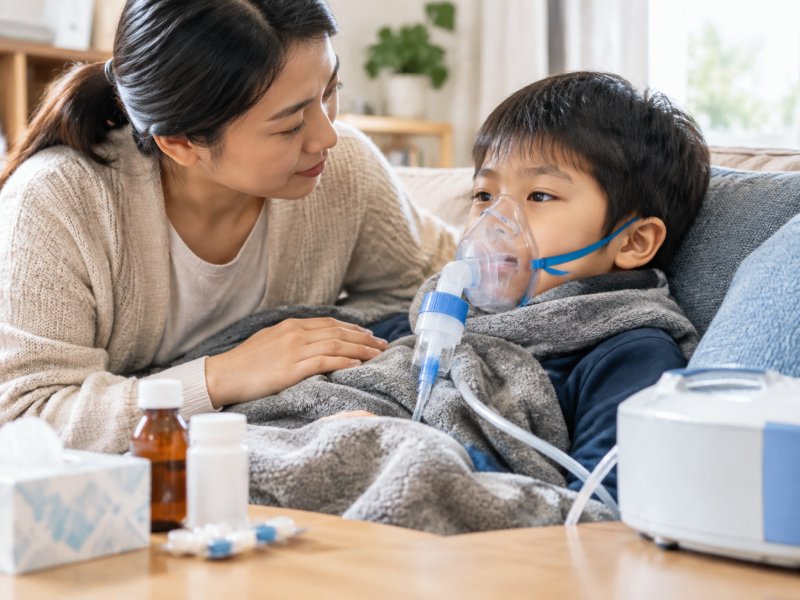 为什么哮喘孩子一感冒就加重?原因和用药注意事项全说清
