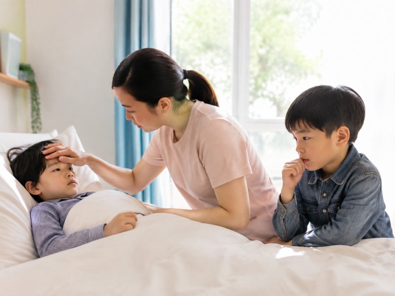 家里两个孩子，一个得了病毒性心肌炎，另一个要不要提前做检查预防？