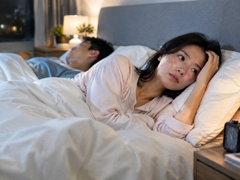 女性失眠和男性到底有什么不同？为什么她们更容易半夜醒来