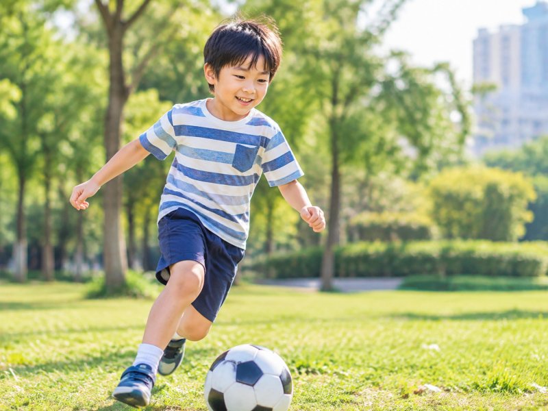 孩子每天户外玩多久能防近视?眼科医生说的2小时够不够