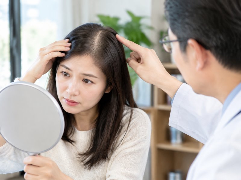 女性发缝变宽该怎么判断是否该做植发,和男性脱发有什么区别?