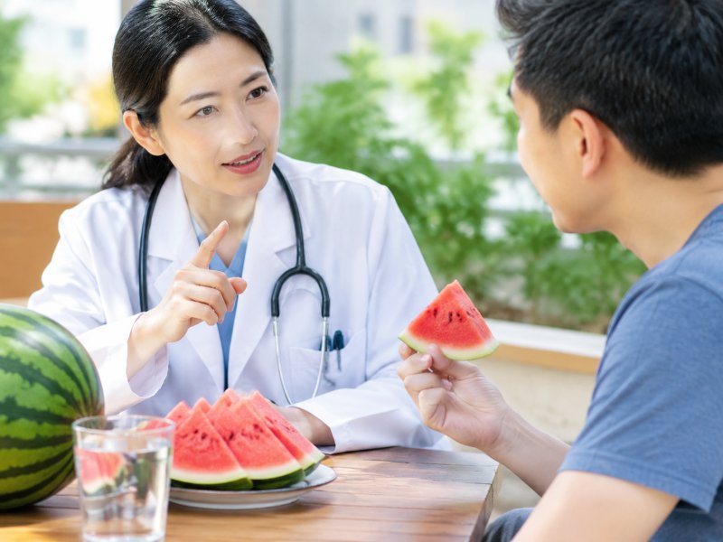 乙肝病毒携带者夏天能不能吃冰西瓜?医生说出3个注意事项